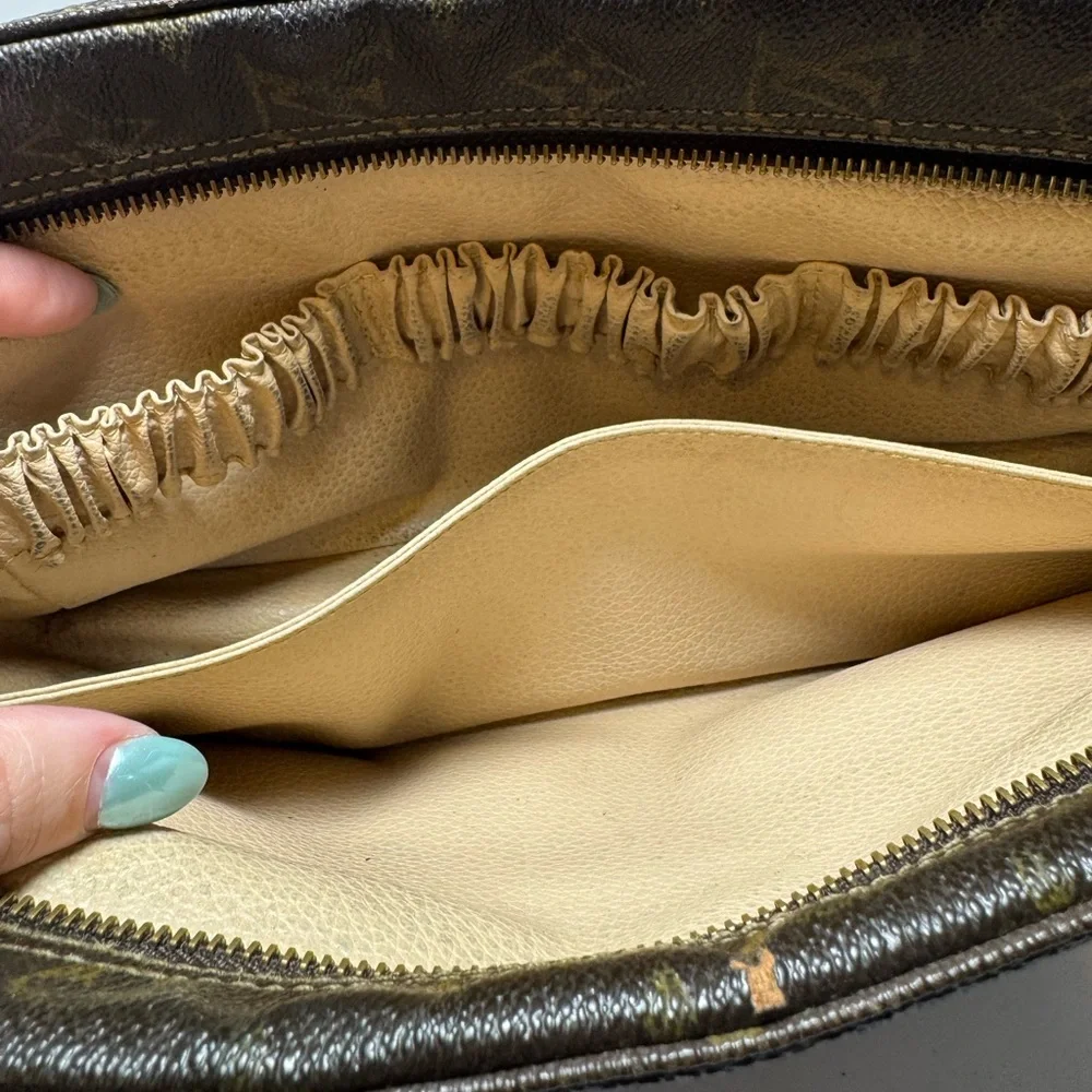 SOLF Louis Vuitton Trousse 28 Monogram Toiletry Pouch